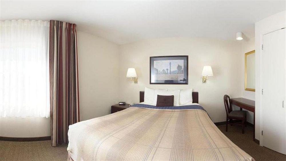 Sonesta Simply Suites St Louis Earth City Extérieur photo